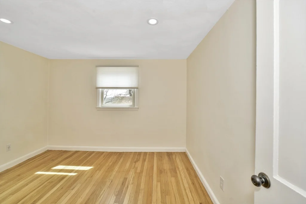 4 bed, 2 bath apartment for rent at 38 Grassmere Rd, Hyde Park — photo 18 of 26