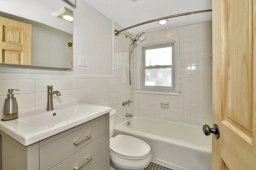 4 bed, 2 bath apartment for rent at 38 Grassmere Rd, Hyde Park — photo 20 of 26