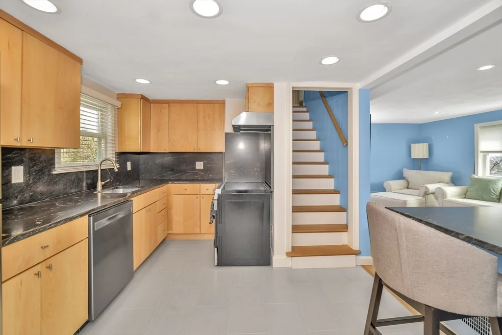 4 bed, 2 bath apartment for rent at 38 Grassmere Rd, Hyde Park — photo 6 of 26