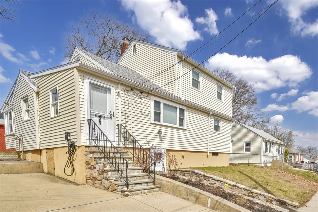 4 bed, 2 bath apartment for rent at 38 Grassmere Rd, Hyde Park — photo 2 of 26