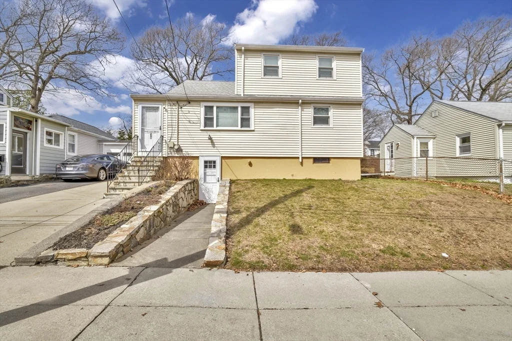 4 bed, 2 bath apartment for rent at 38 Grassmere Rd, Hyde Park — photo 1 of 26