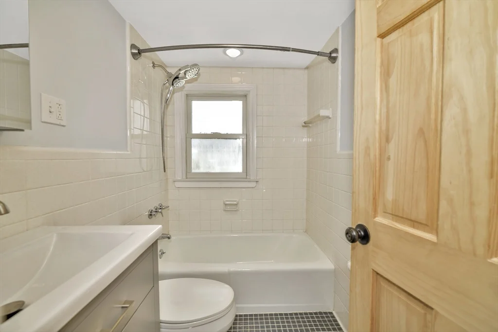 4 bed, 2 bath apartment for rent at 38 Grassmere Rd, Hyde Park — photo 21 of 26
