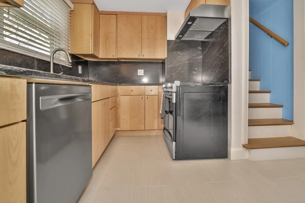 4 bed, 2 bath apartment for rent at 38 Grassmere Rd, Hyde Park — photo 10 of 26