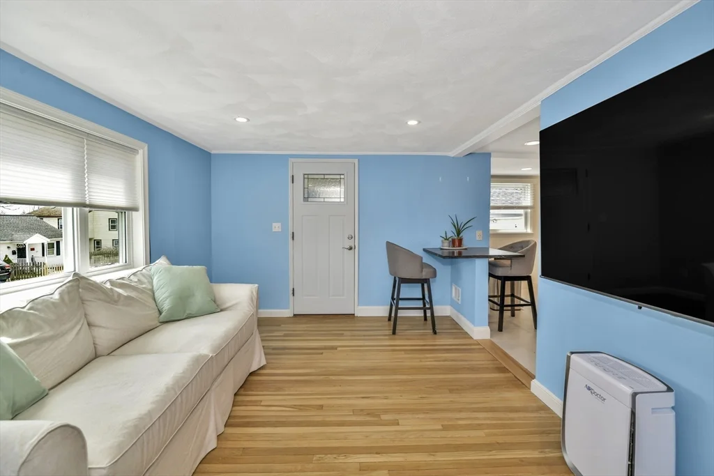 4 bed, 2 bath apartment for rent at 38 Grassmere Rd, Hyde Park — photo 4 of 26