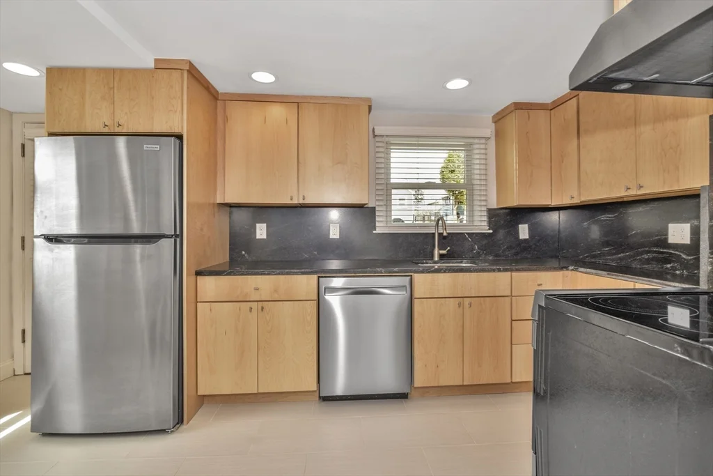 4 bed, 2 bath apartment for rent at 38 Grassmere Rd, Hyde Park — photo 11 of 26