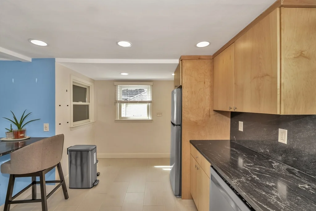 4 bed, 2 bath apartment for rent at 38 Grassmere Rd, Hyde Park — photo 7 of 26