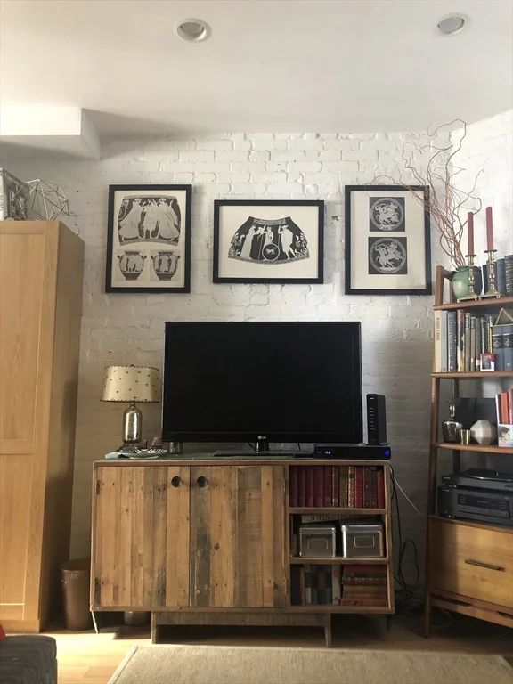 2 bed, 1 bath apartment for rent at 38 Greenwich St Unit 38, South End — photo 5 of 25