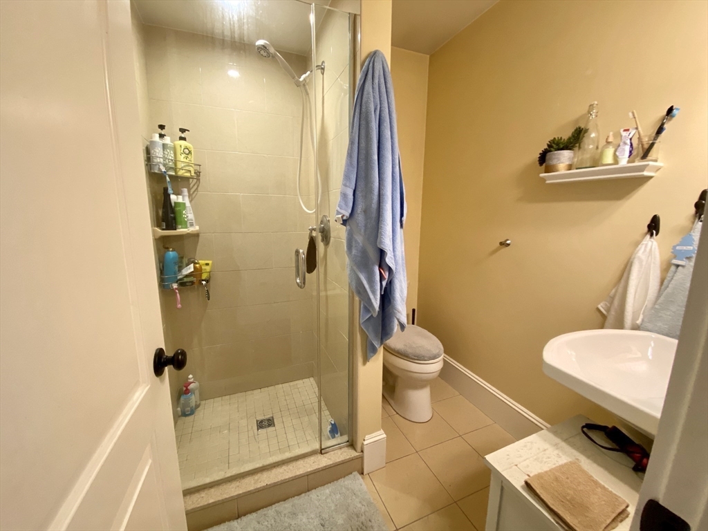 1 bed, 1 bath apartment for rent at 38 Grossman Unit 1R, Quincy — photo 8 of 10