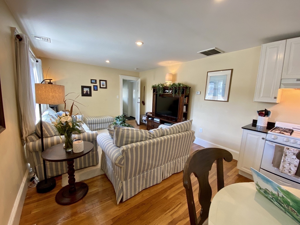 1 bed, 1 bath apartment for rent at 38 Grossman Unit 1R, Quincy — photo 5 of 10