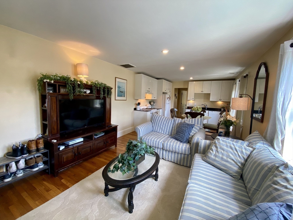 1 bed, 1 bath apartment for rent at 38 Grossman Unit 1R, Quincy — photo 2 of 10