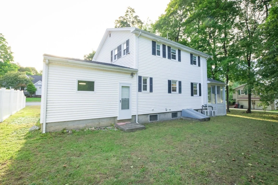 3 bed, 1 bath apartment for rent at 38 Guild St Unit 1, Lowell — photo 3 of 33