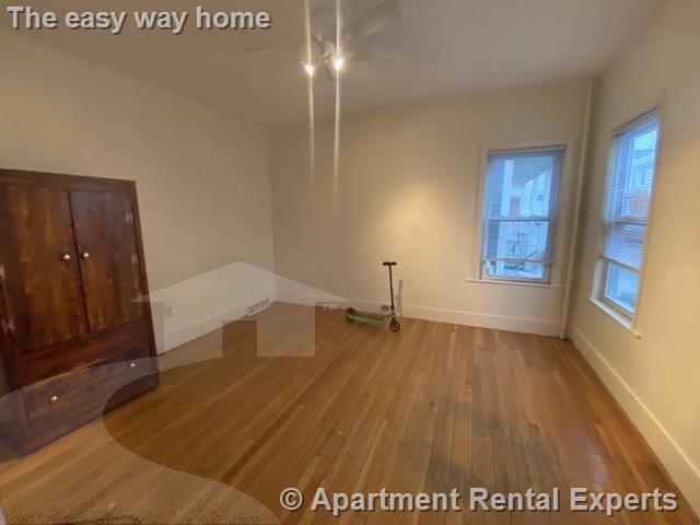 3 bed, 1 bath apartment for rent at 38 Hanson St Unit 1, Ward Two — photo 4 of 6
