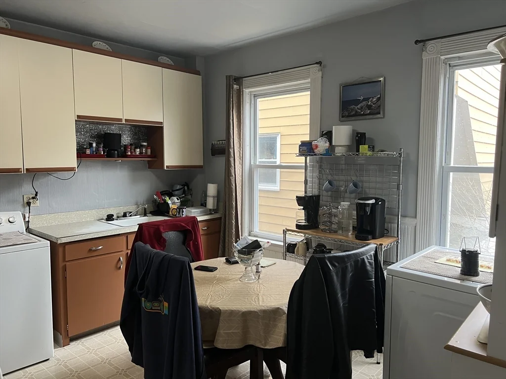 3 bed, 1 bath apartment for rent at 38 Hawthorn Ave Unit 1, Winthrop — photo 3 of 13