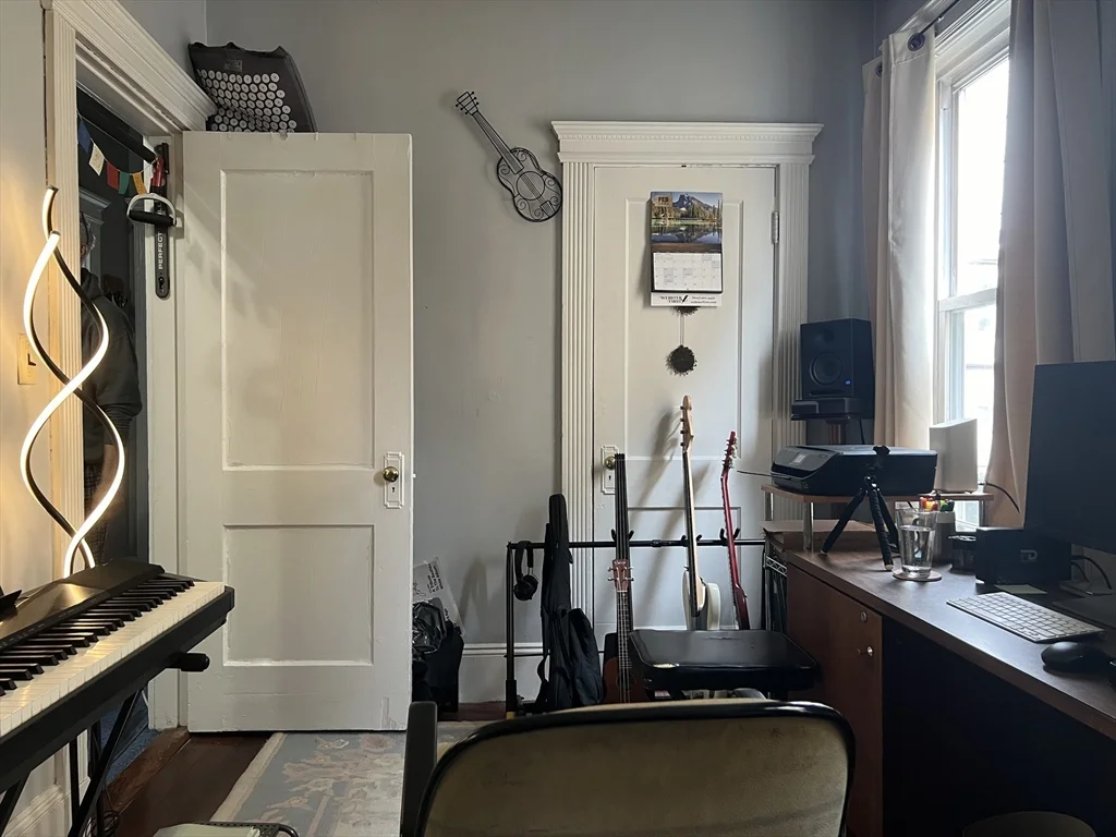 3 bed, 1 bath apartment for rent at 38 Hawthorn Ave Unit 1, Winthrop — photo 10 of 13