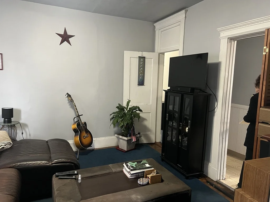 3 bed, 1 bath apartment for rent at 38 Hawthorn Ave Unit 1, Winthrop — photo 7 of 13
