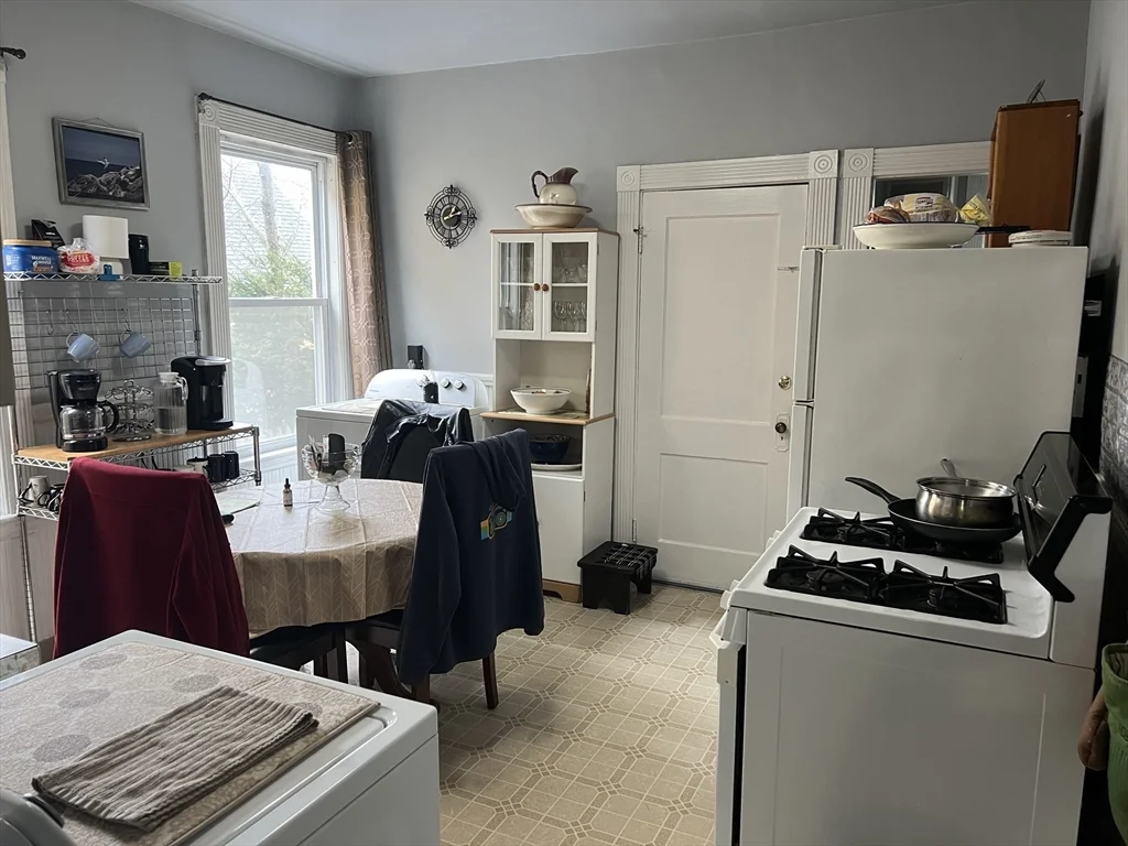 3 bed, 1 bath apartment for rent at 38 Hawthorn Ave Unit 1, Winthrop — photo 2 of 13