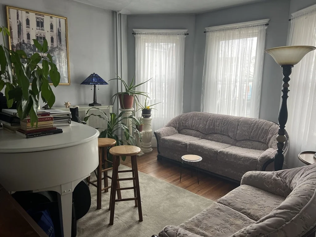 3 bed, 1 bath apartment for rent at 38 Hawthorn Ave Unit 1, Winthrop — photo 1 of 13