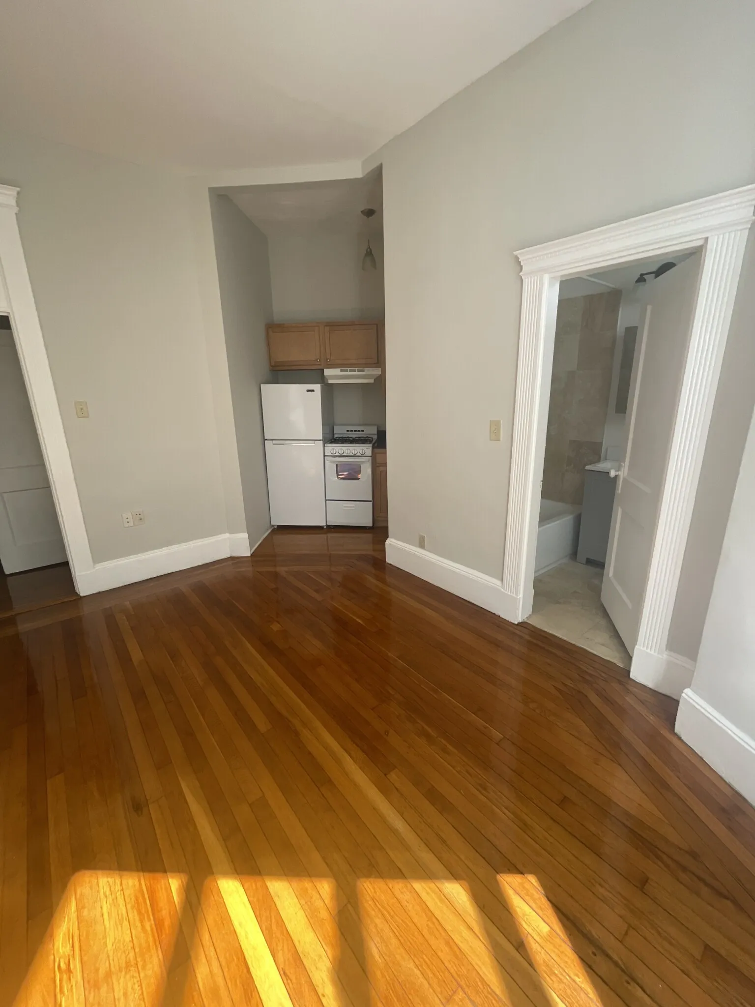 Studio bed, 1 bath apartment for rent at 38 Hemenway St Unit 1, Fenway — photo 4 of 10
