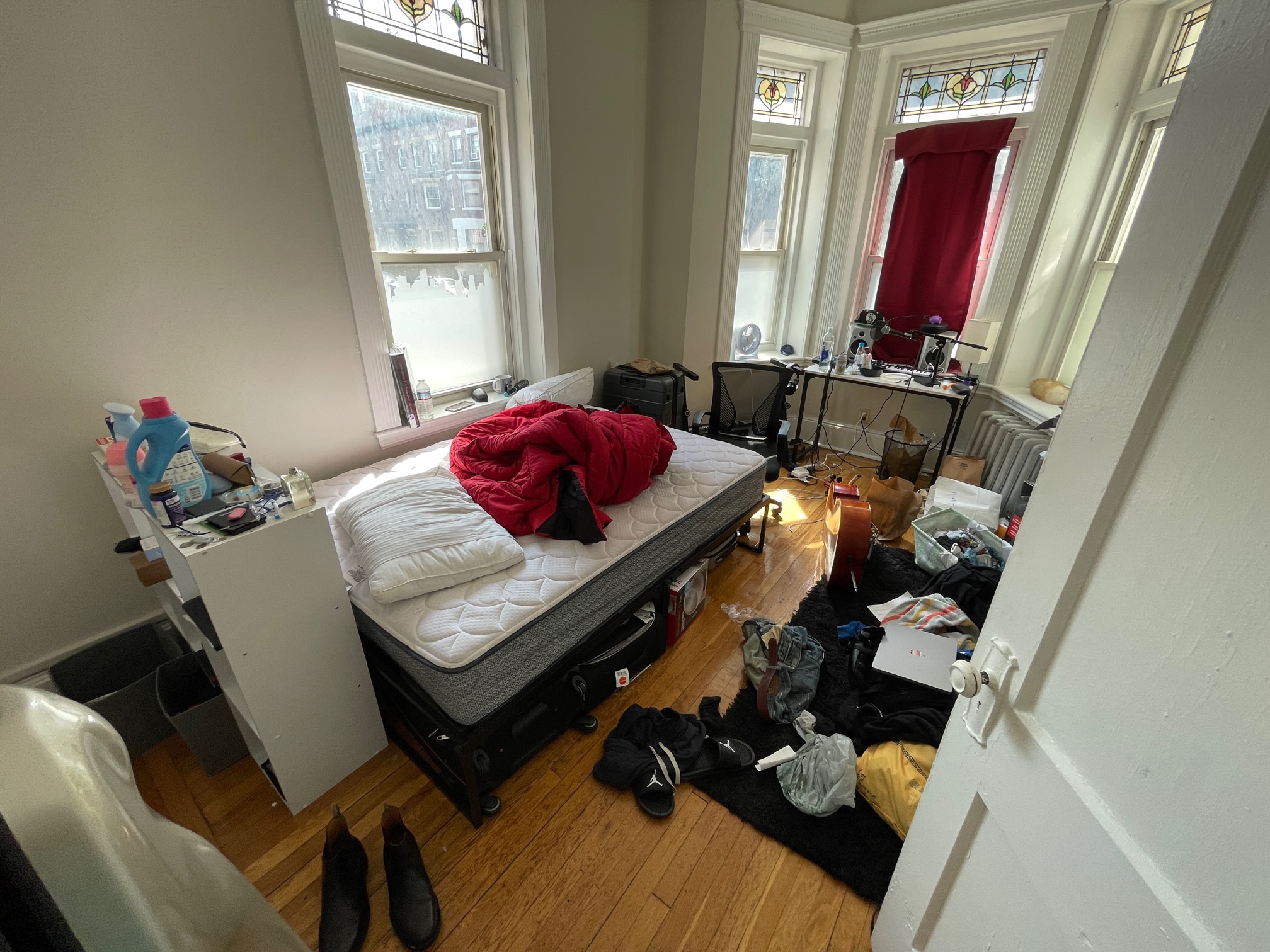 3 bed, 1 bath apartment for rent at 38 Hemenway St Unit 2, Fenway — photo 1 of 15
