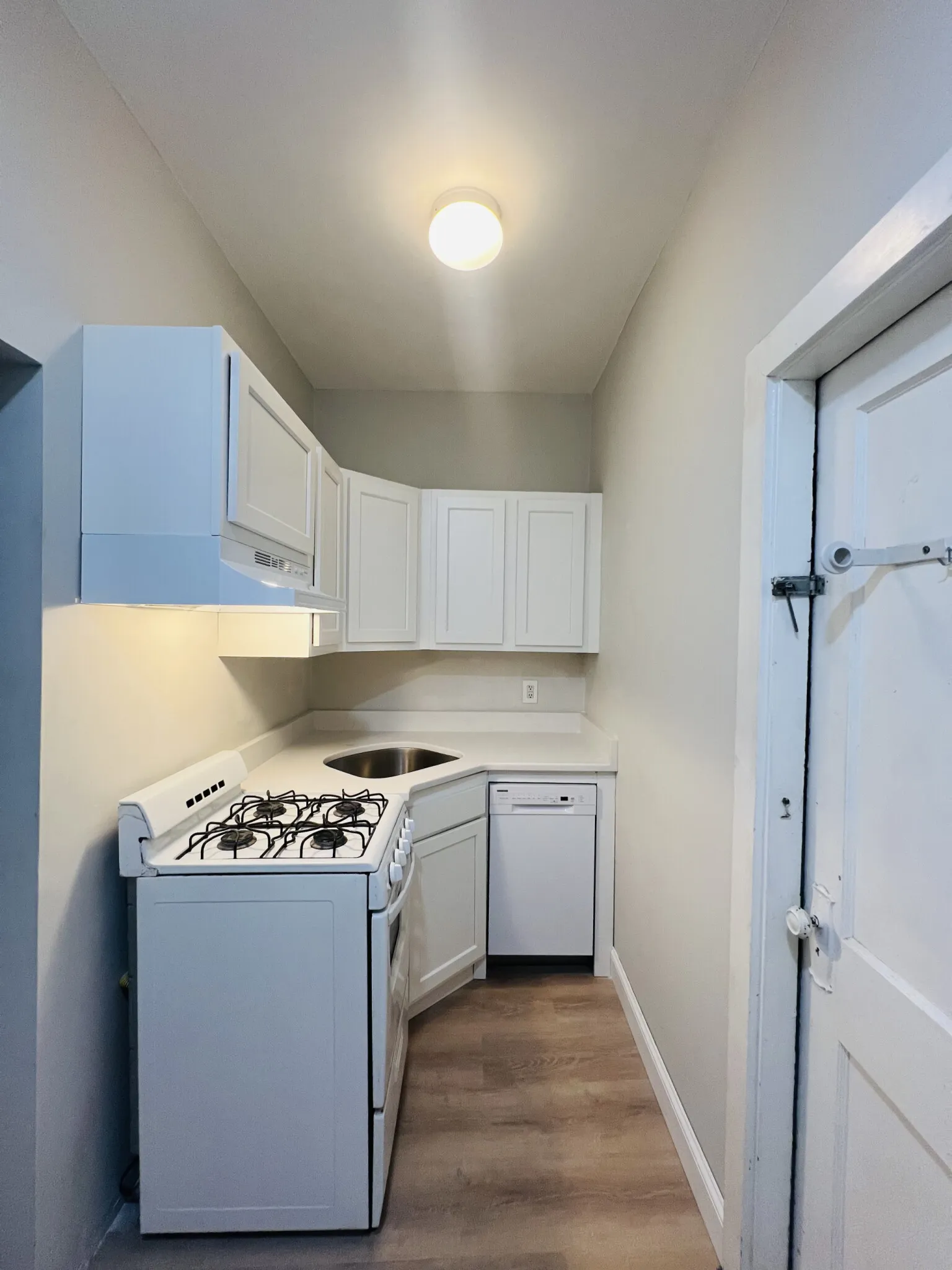 3 bed, 1 bath apartment for rent at 38 Hemenway St Unit 22, Fenway — photo 1 of 27