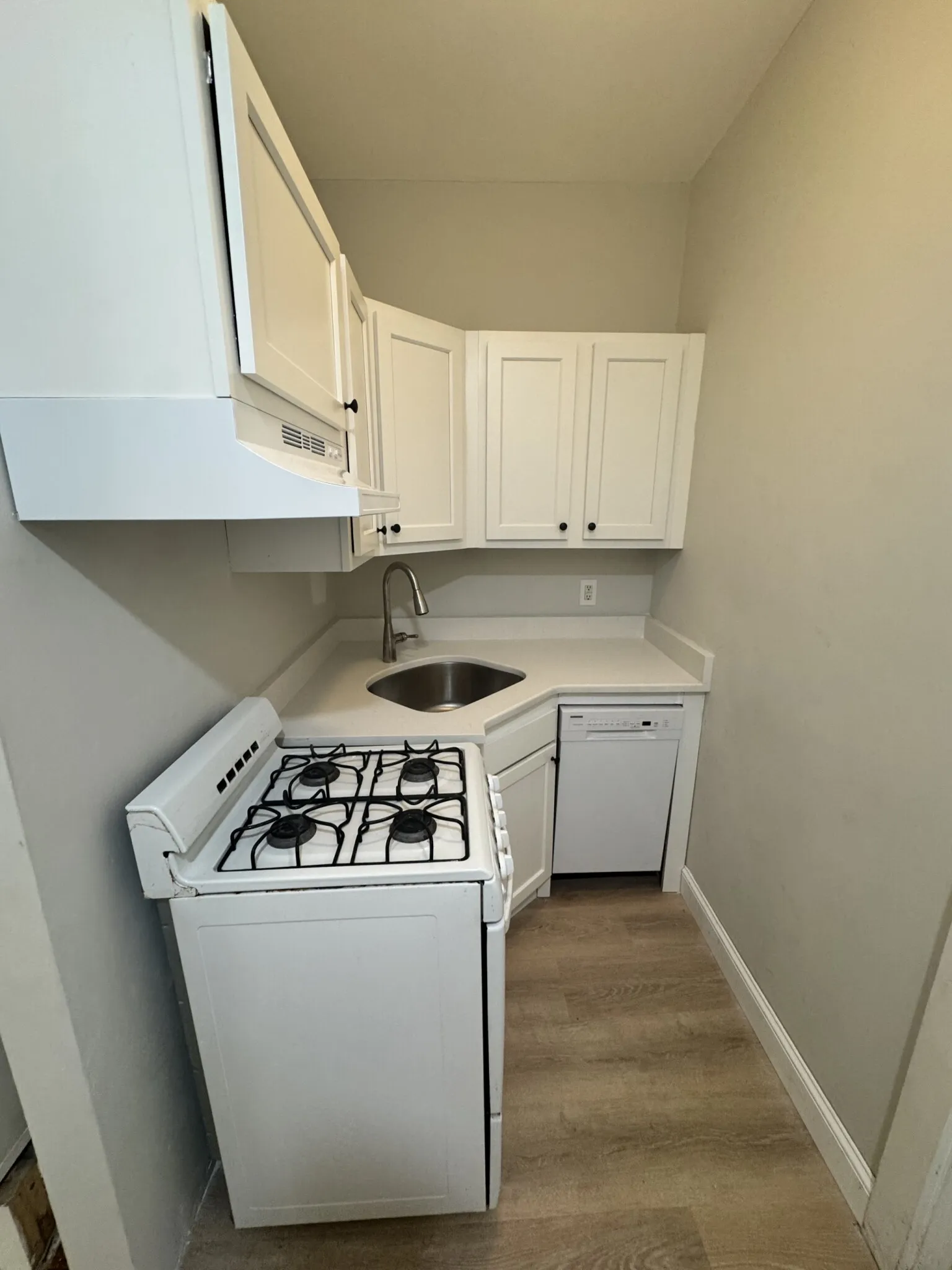 3 bed, 1 bath apartment for rent at 38 Hemenway St Unit 22, Fenway — photo 2 of 27