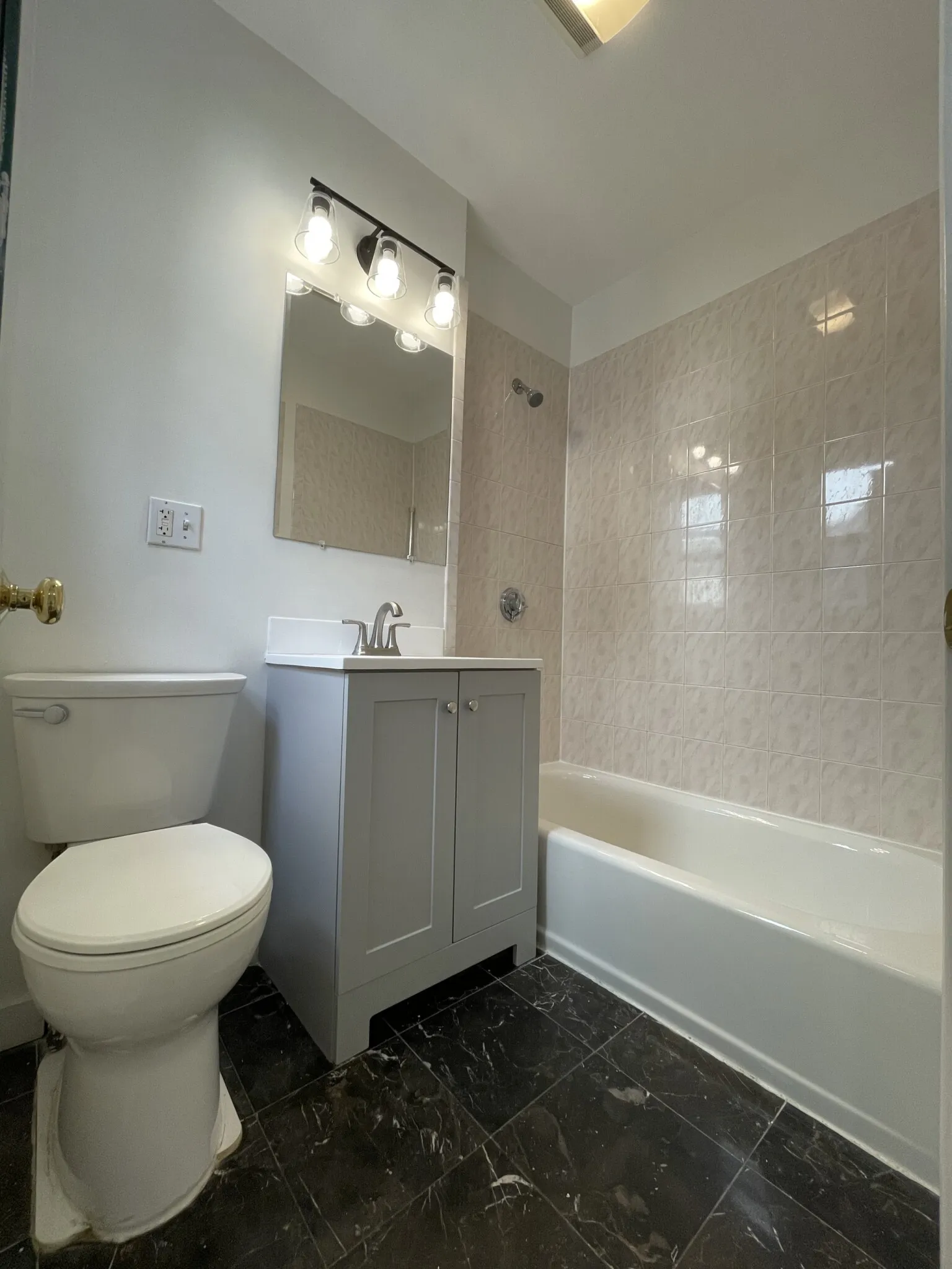 Studio bed, 1 bath apartment for rent at 38 Hemenway St Unit 28, Fenway — photo 5 of 10