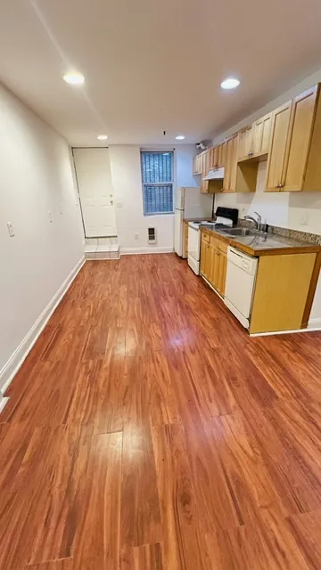 3 bed, 1 bath apartment for rent at 38 Hemenway St Unit 52, Fenway