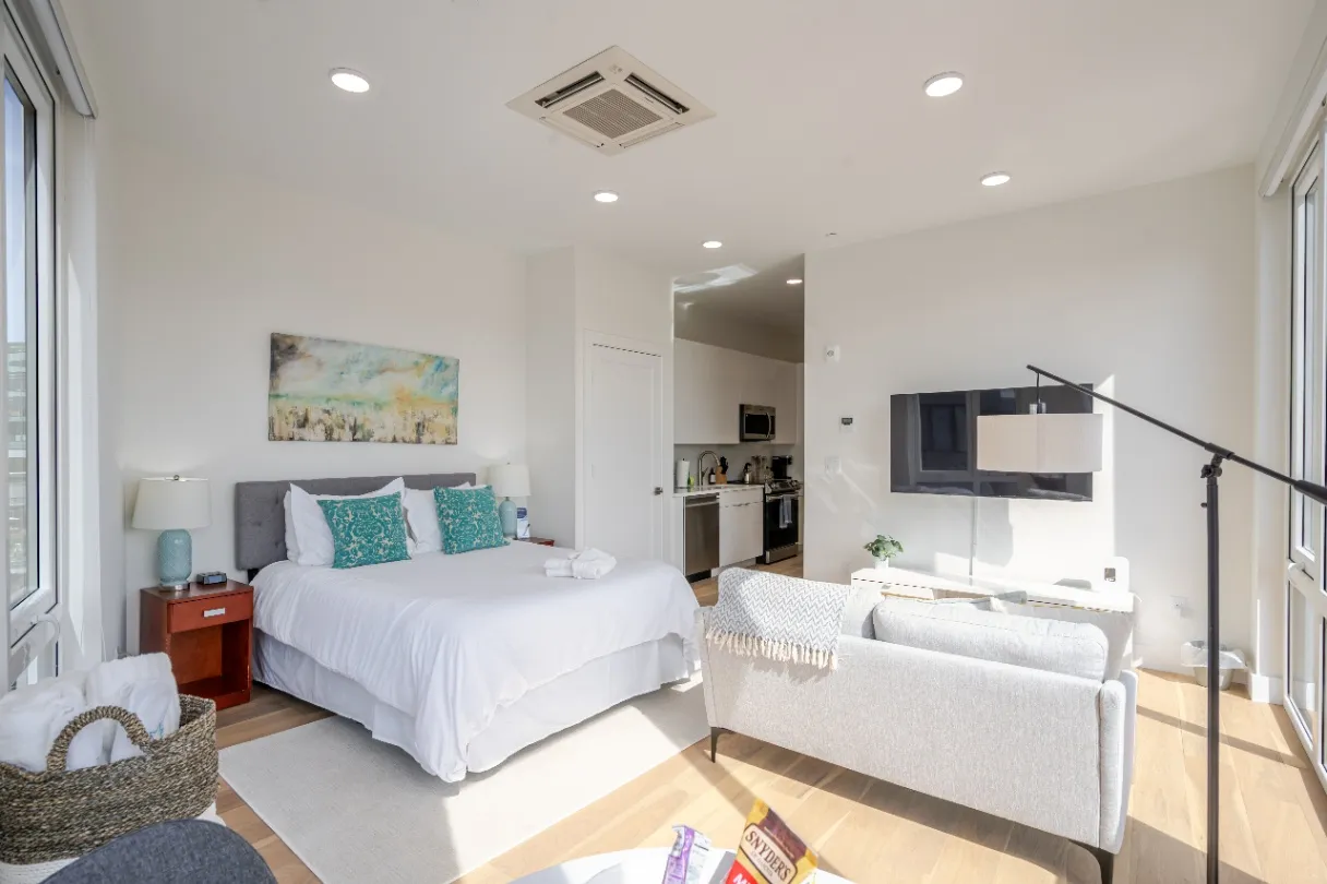 Studio bed, 1 bath apartment for rent at 38 Hichborn St Unit 401, Brighton — photo 1 of 24