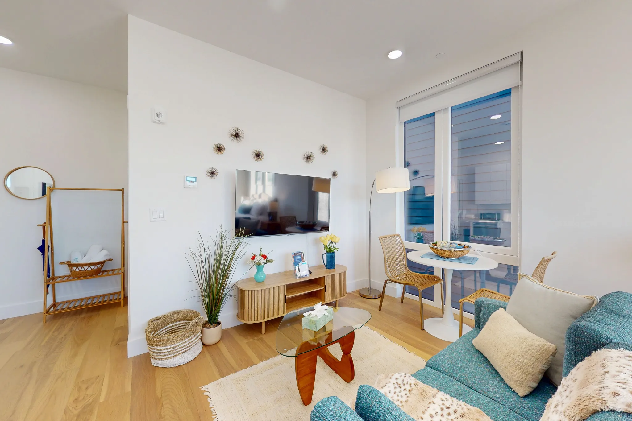 Studio bed, 1 bath apartment for rent at 38 Hichborn St Unit 402, Brighton — photo 3 of 19
