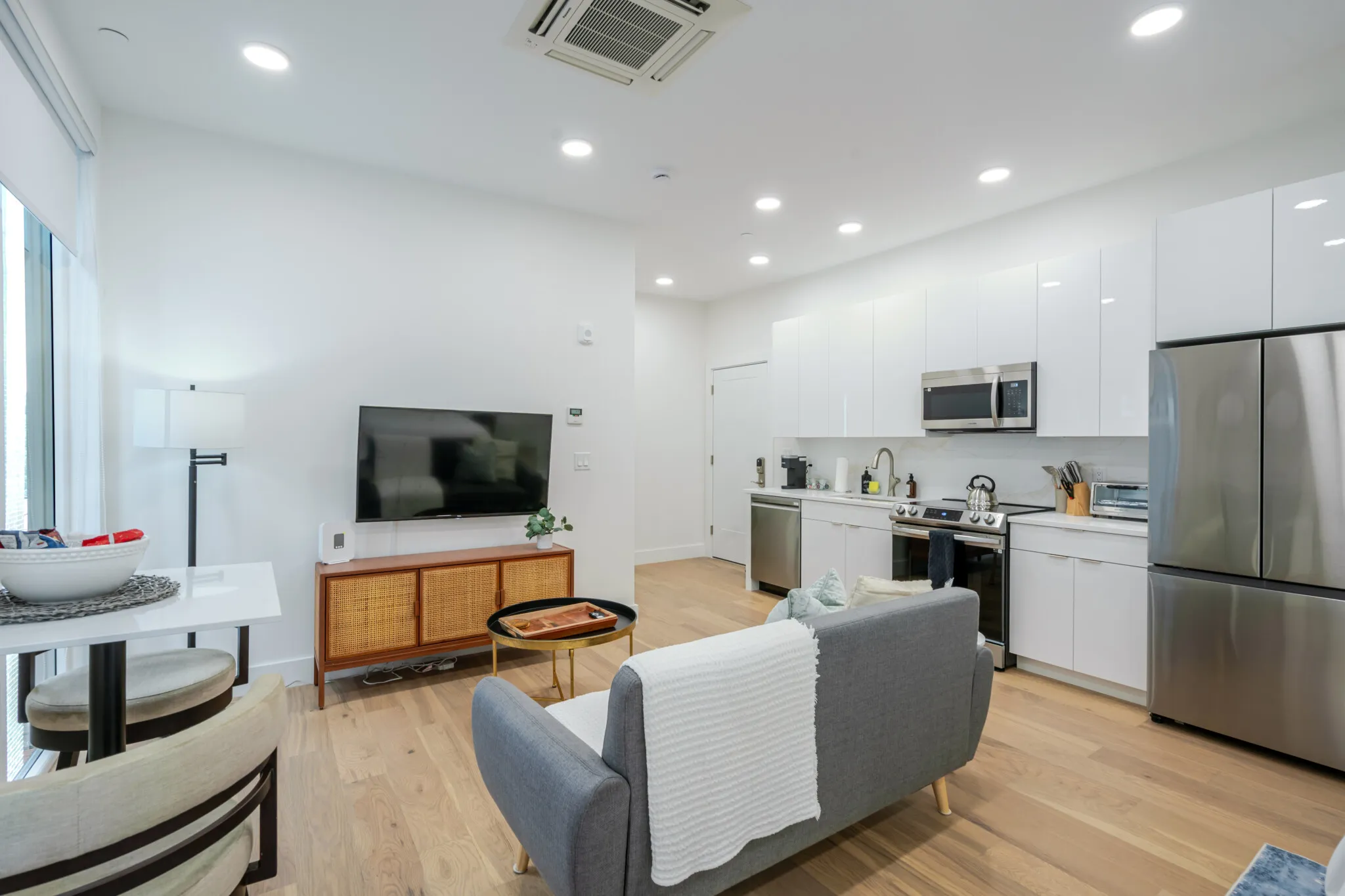 Studio bed, 1 bath apartment for rent at 38 Hichborn St Unit 404, Brighton — photo 8 of 23
