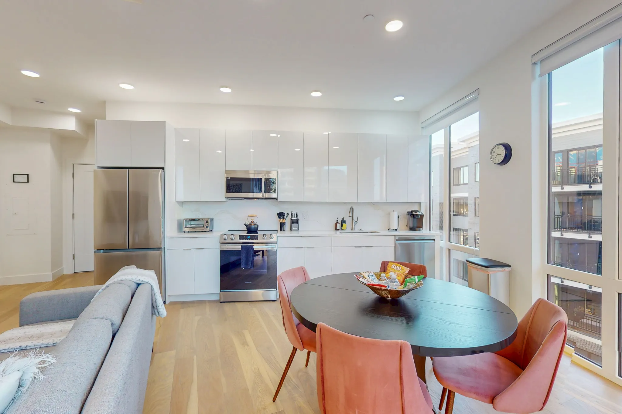 2 bed, 1 bath apartment for rent at 38 Hichborn St Unit 406, Brighton — photo 2 of 20