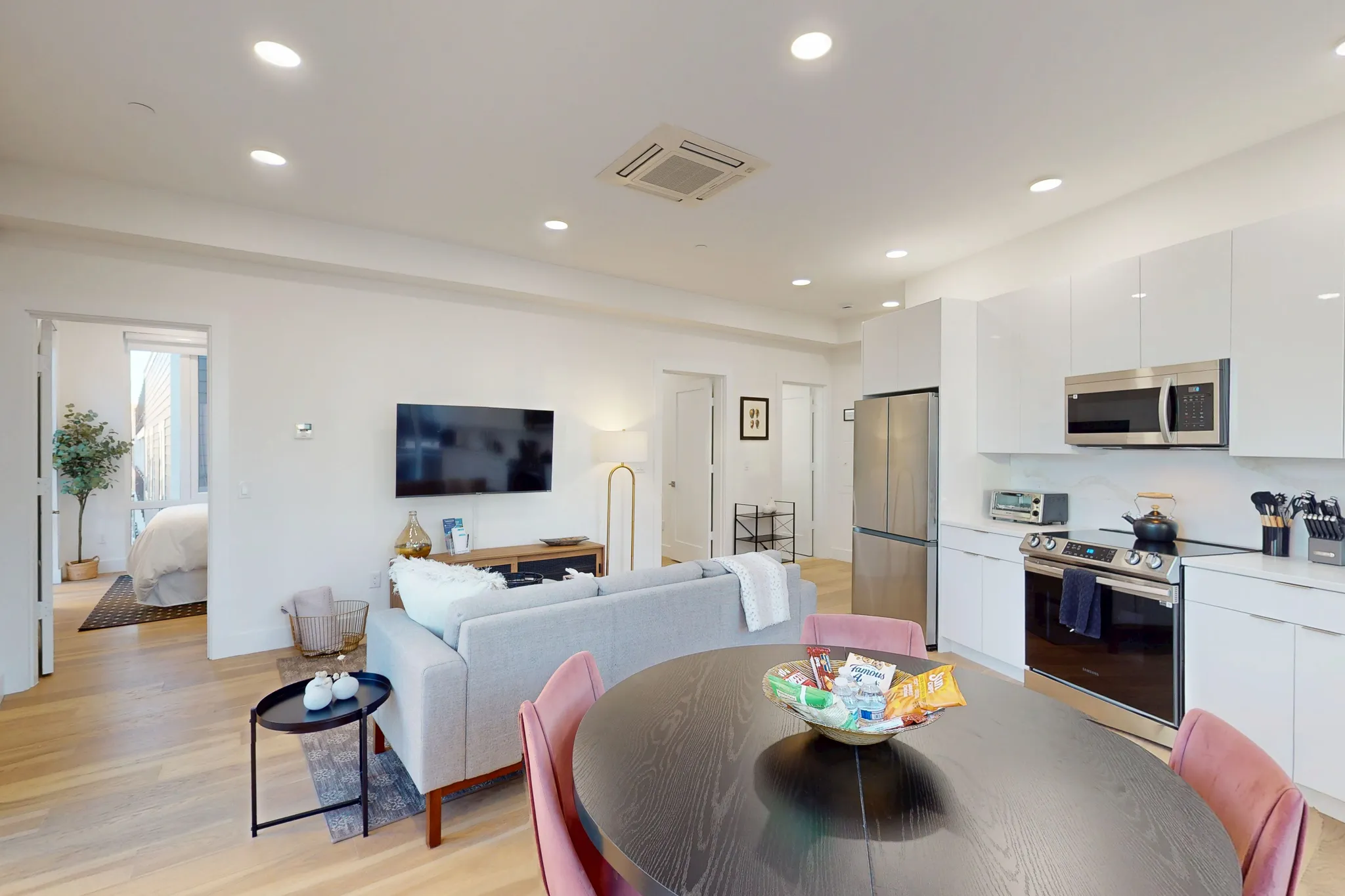 2 bed, 1 bath apartment for rent at 38 Hichborn St Unit 406, Brighton — photo 4 of 20