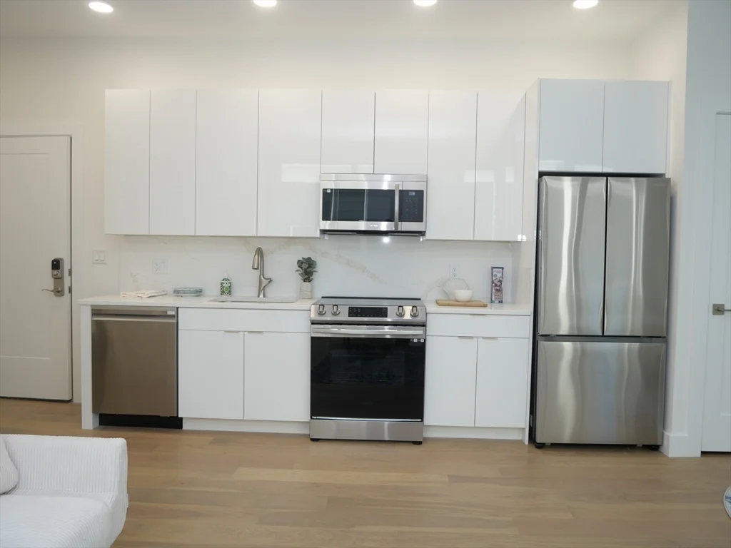 Studio bed, 1 bath apartment for rent at 38 Hichborn Unit 102, Brighton — photo 2 of 5