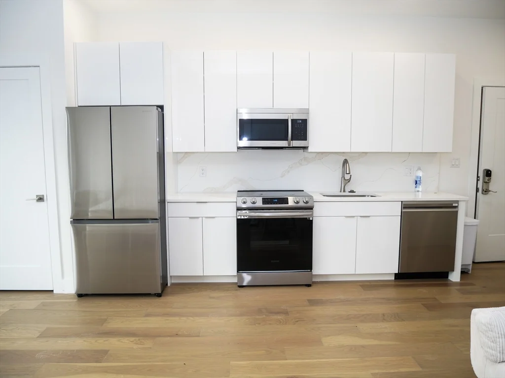 Studio bed, 1 bath apartment for rent at 38 Hichborn Unit 202, Brighton — photo 1 of 8