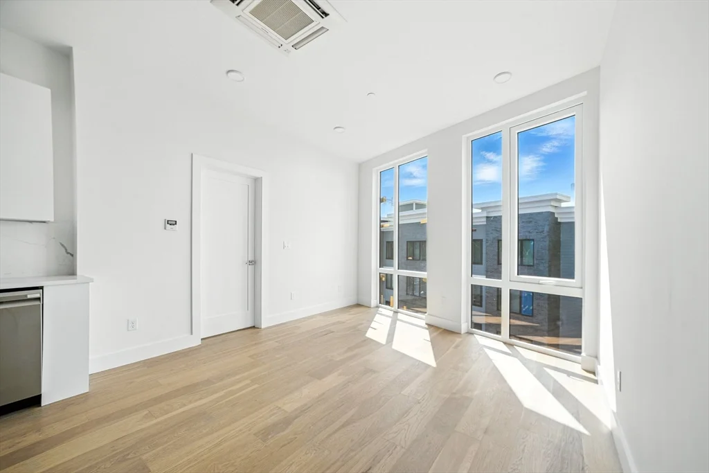 1 bed, 1 bath apartment for rent at 38 Hichborn Unit 203, Brighton — photo 10 of 18