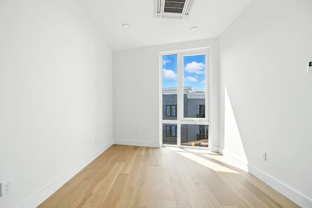 1 bed, 1 bath apartment for rent at 38 Hichborn Unit 203, Brighton — photo 4 of 18