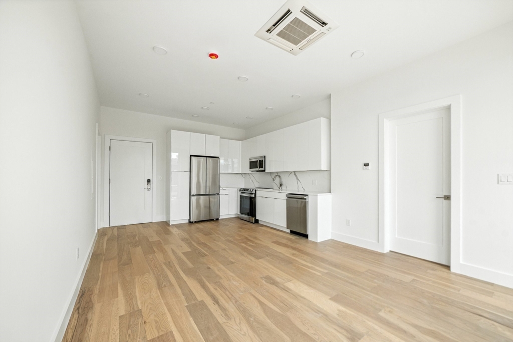 1 bed, 1 bath apartment for rent at 38 Hichborn Unit 203, Brighton — photo 4 of 17
