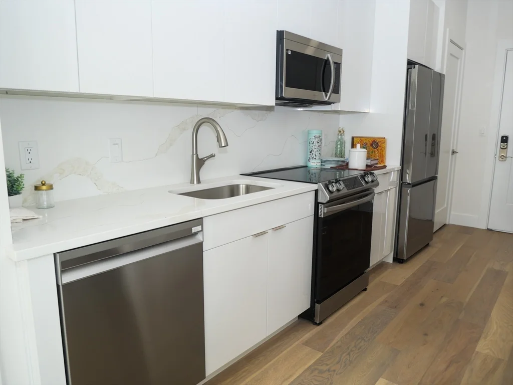 Studio bed, 1 bath apartment for rent at 38 Hichborn Unit 301, Brighton — photo 2 of 9