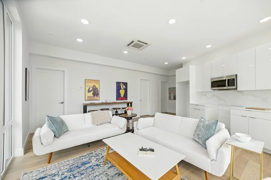 2 bed, 1 bath apartment for rent at 38 Hichborn Unit 306, Brighton — photo 4 of 12