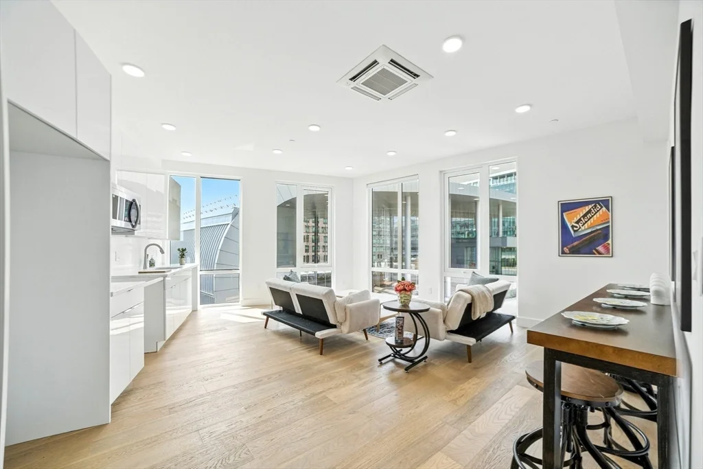 2 bed, 1 bath apartment for rent at 38 Hichborn Unit 506, Brighton — photo 3 of 13