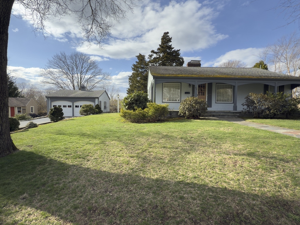 3 bed, 2 bath apartment for rent at 38 Highland St, South Dartmouth — photo 2 of 19