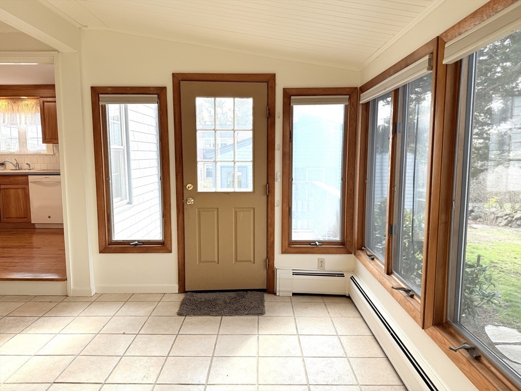 3 bed, 2 bath apartment for rent at 38 Highland St, South Dartmouth — photo 9 of 19