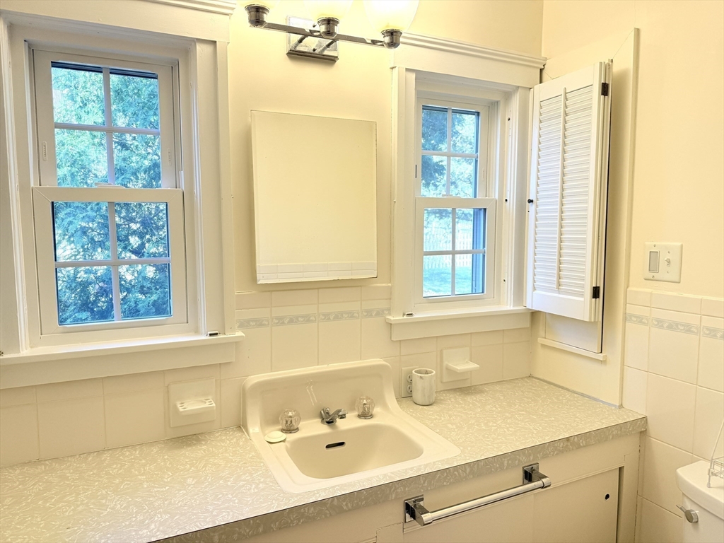 3 bed, 2 bath apartment for rent at 38 Highland St, South Dartmouth — photo 11 of 19