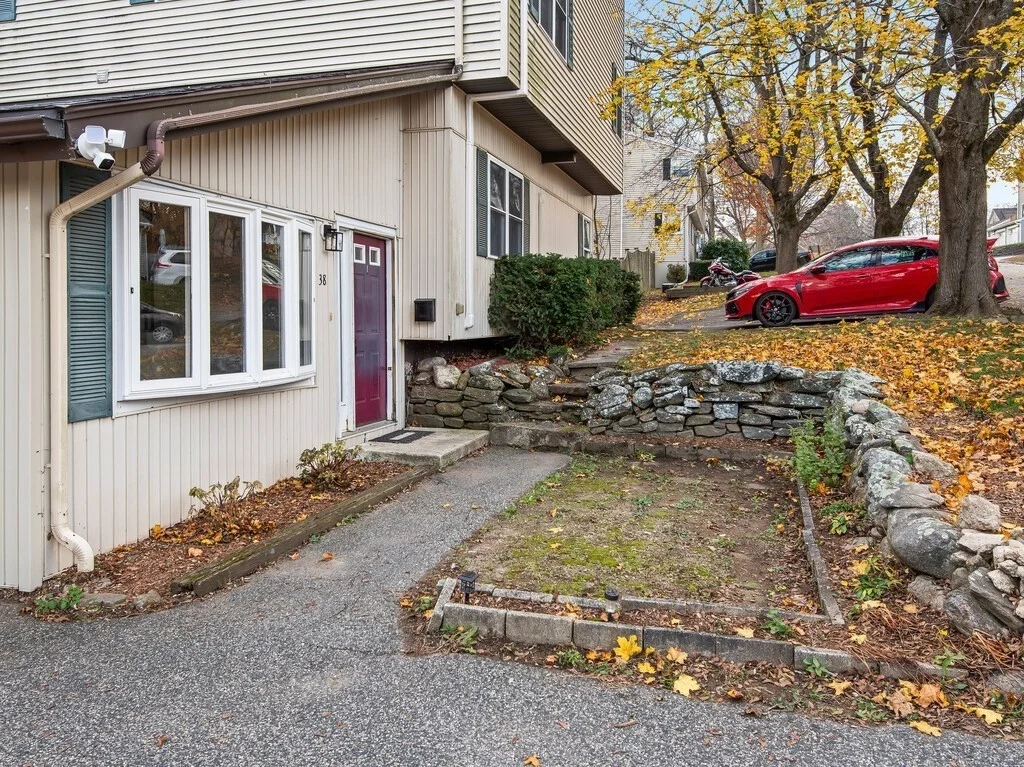 4 bed, 1 bath apartment for rent at 38 Hilda Unit 1, Worcester — photo 1 of 38