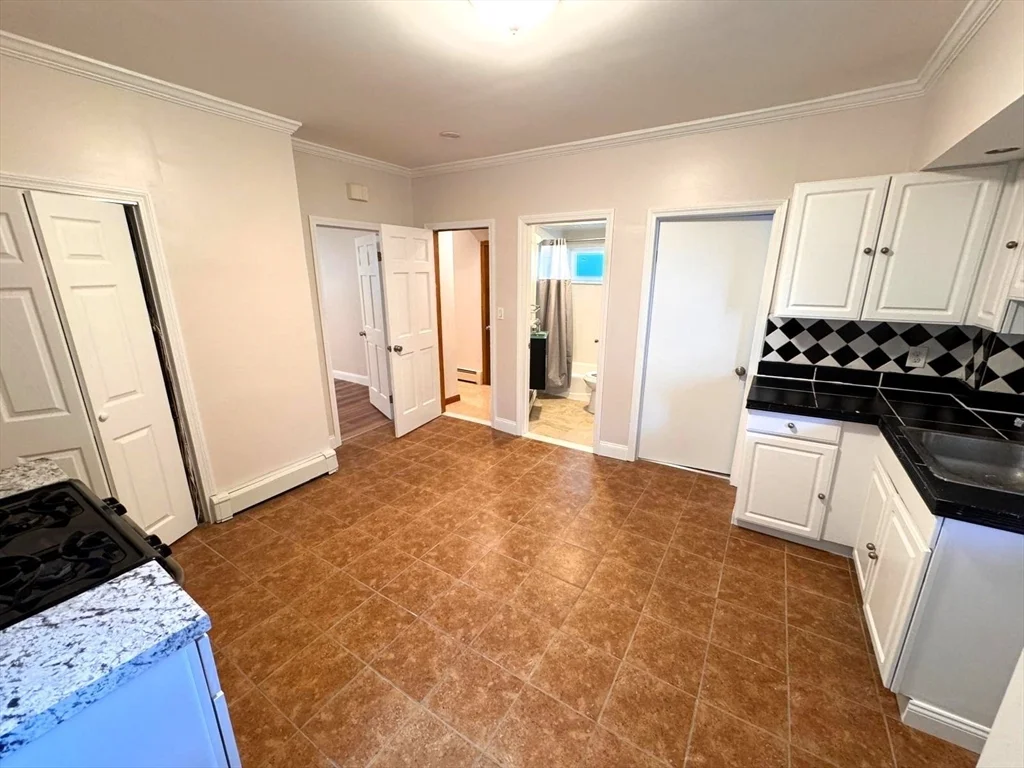 1 bed, 1 bath apartment for rent at 38 Hunting St Unit 1, Wellington-Harrington — photo 3 of 14