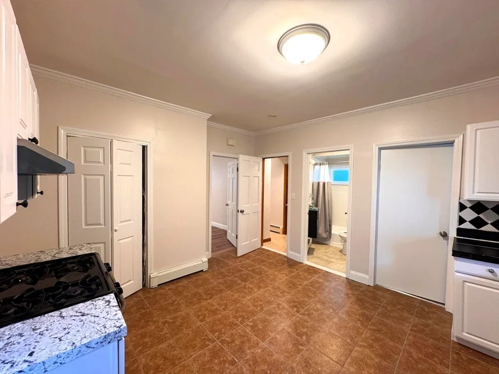 1 bed, 1 bath apartment for rent at 38 Hunting St Unit 1, Wellington-Harrington — photo 5 of 14