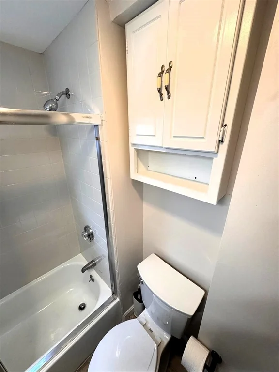 3 bed, 1 bath apartment for rent at 38 Hunting St Unit 2, Wellington-Harrington — photo 8 of 14