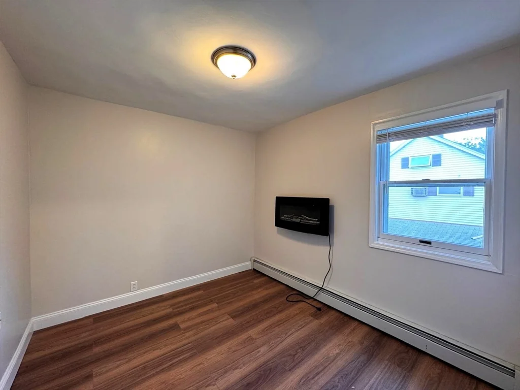 3 bed, 1 bath apartment for rent at 38 Hunting St Unit 2, Wellington-Harrington — photo 10 of 14