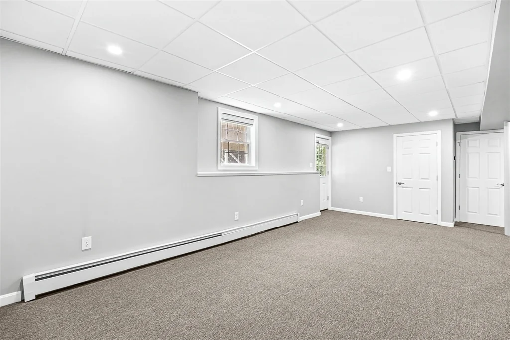 3 bed, 1 bath apartment for rent at 38 Idora Ave, Haverhill — photo 29 of 40