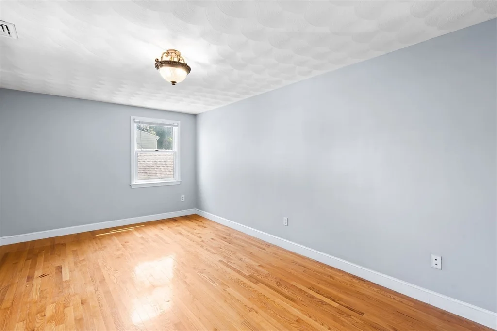 7 bed, 3 bath apartment for rent at 38 Ivan St, Lexington — photo 31 of 42